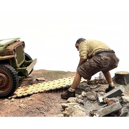 "4X4 Mechanic" Figure 2 with Board Accessory for 1/18 Scale Models by American Diorama