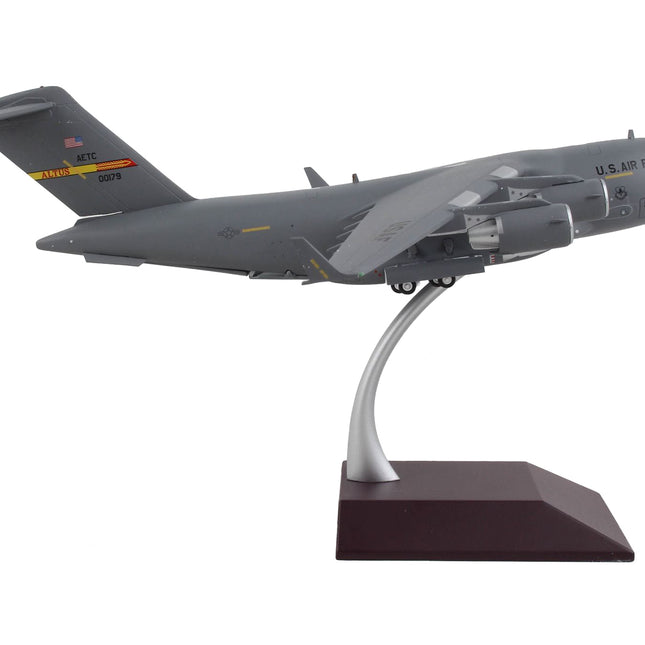 Boeing C-17 Globemaster III Transport Aircraft "Altus Air Force Base" United States Air Force "Gemini 200" Series 1/200 Diecast Model Airplane by GeminiJets