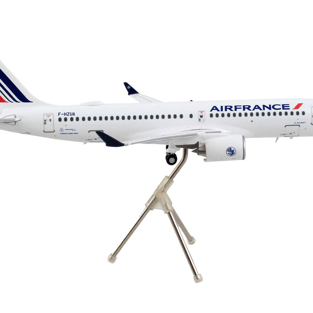 Airbus A220-300 Commercial Aircraft "Air France" White with Striped Tail "Gemini 200" Series 1/200 Diecast Model Airplane by GeminiJets