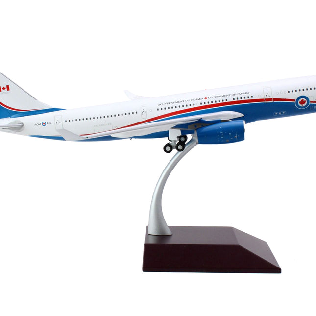 Airbus A330-200 Commercial Aircraft "Government of Canada - Royal Canadian Air Force" (330002) White and Blue with Red Stripes "Gemini 200" Series 1/200 Diecast Model Airplane by GeminiJets