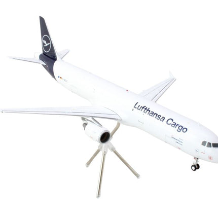 Airbus A321P2F Commercial Aircraft "Lufthansa Cargo" (D-AEUC) White with Blue Tail "Gemini 200" Series 1/200 Diecast Model Airplane by GeminiJets