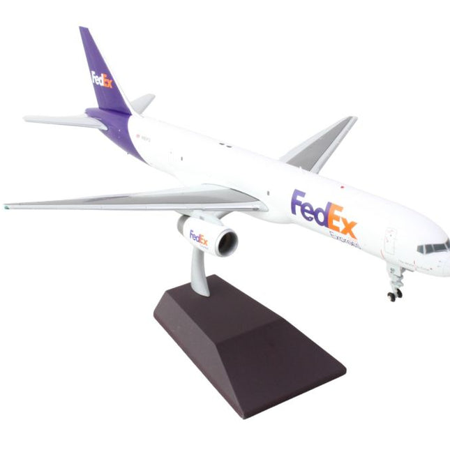 Boeing 757-200F Commercial Aircraft "FedEx (Federal Express)" (N921FD) White with Purple Tail "Gemini 200" Series 1/200 Diecast Model Airplane by GeminiJets