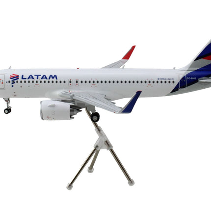 Airbus A320neo Commercial Aircraft "LATAM Airlines" (CC-BHG) White with Striped Tail "Gemini 200" Series 1/200 Diecast Model Airplane by GeminiJets