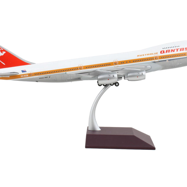 Boeing 747-200 Commercial Aircraft "Qantas Airways Australia" White with Orange Stripes and Red Tail "Gemini 200" Series 1/200 Diecast Model Airplane by GeminiJets