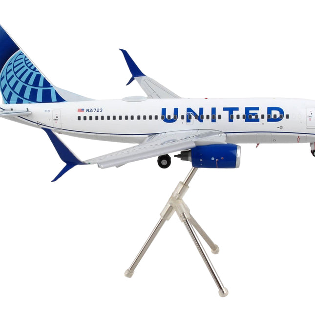 Boeing 737-700 Commercial Aircraft with Flaps Down "United Airlines" White with Blue Tail "Gemini 200" Series 1/200 Diecast Model Airplane by GeminiJets