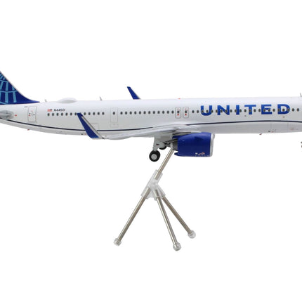 Airbus A321neo Commercial Aircraft "United Airlines" (N44501) White with Blue Tail "Gemini 200" Series 1/200 Diecast Model Airplane by GeminiJets