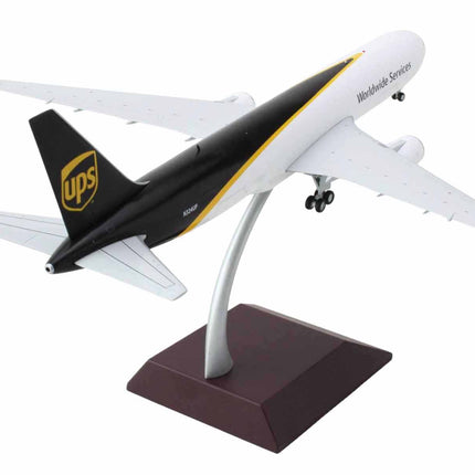 Boeing 767-300F Commercial Aircraft "UPS Worldwide Services" (N324UP) White and Brown "Gemini 200" Series 1/200 Diecast Model Airplane by GeminiJets