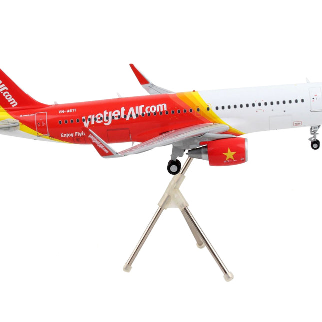 Airbus A320 Commercial Aircraft "VietJet Air" White and Red "Gemini 200" Series 1/200 Diecast Model Airplane by GeminiJets