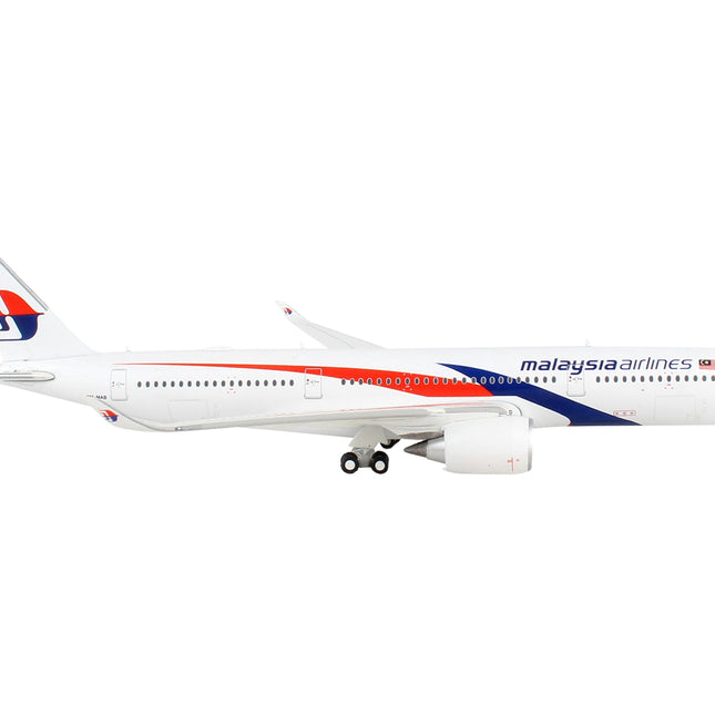 Airbus A350-900 Commercial Aircraft "Malaysia Airlines" White with Red and Blue Graphics 1/400 Diecast Model Airplane by GeminiJets