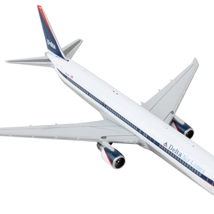 Boeing 767-400ER Commercial Aircraft "Delta Airlines - Interim Livery" White with Blue Stripes 1/400 Diecast Model Airplane by GeminiJets