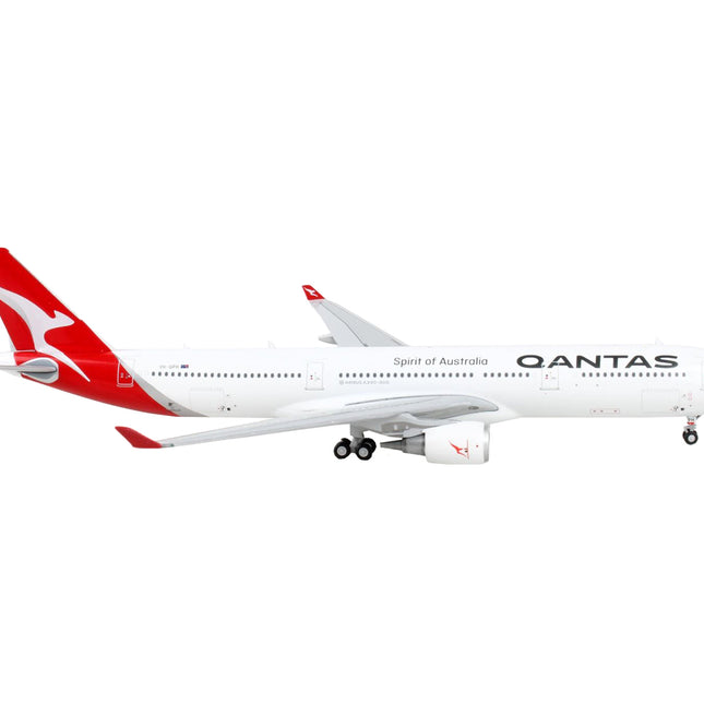 Airbus A330-300 Commercial Aircraft "Qantas Airways - Spirit of Australia" White with Red Tail 1/400 Diecast Model Airplane by GeminiJets