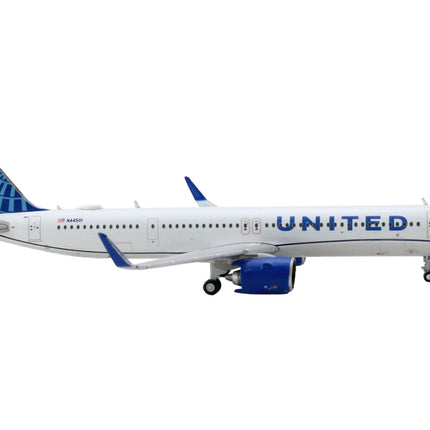 Airbus A321neo Commercial Aircraft "United Airlines" White with Blue Tail 1/400 Diecast Model Airplane by GeminiJets