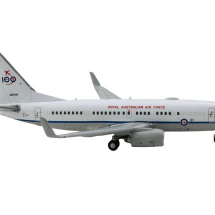 Boeing 737-700 Aircraft "Royal Australian Air Force 100th Anniversary" (A36-001) White with Blue Stripes "Gemini Macs" Series 1/400 Diecast Model Airplane by GeminiJets