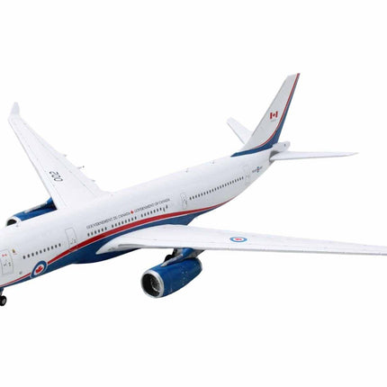 Airbus CC-330 Husky Aircraft "Government of Canada" (330002) White with Blue and Red Stripes "Gemini Macs" Series 1/400 Diecast Model Airplane by GeminiJets