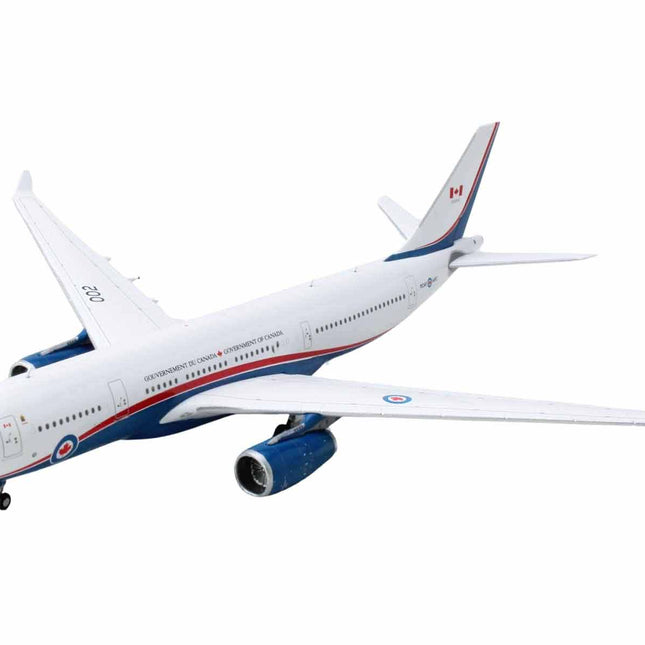 Airbus CC-330 Husky Aircraft "Government of Canada" (330002) White with Blue and Red Stripes "Gemini Macs" Series 1/400 Diecast Model Airplane by GeminiJets