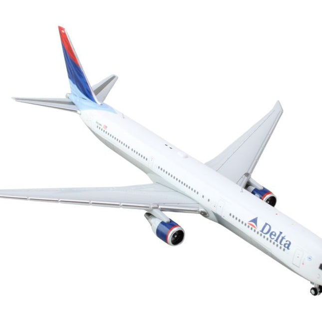 Boeing 767-400ER Commercial Aircraft "Delta Air Lines" (N829MH) White with Red and Blue Tail 1/400 Diecast Model Airplane by GeminiJets